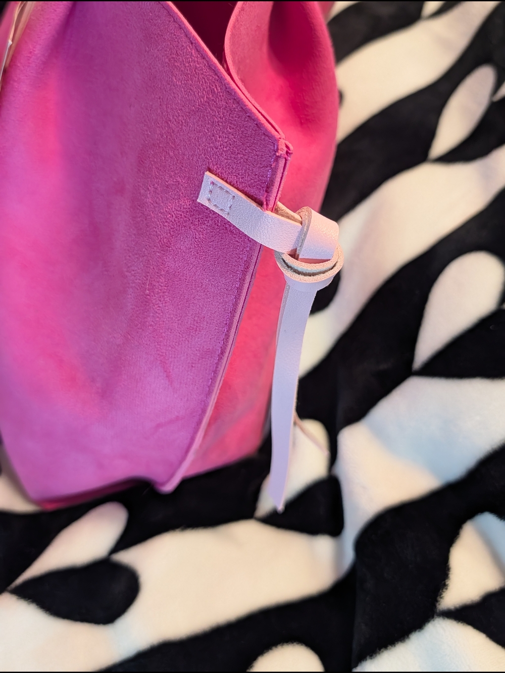 🆕 Juicy Couture Pink Tote with Pink Studded Clutch - Picture 6 of 16